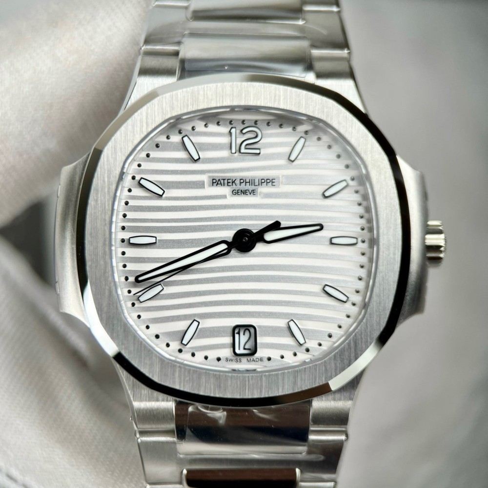 PATEK PHILIPPE - NAUTILUS 35.2MM / 7118/1A-010 (3K FACTORY)